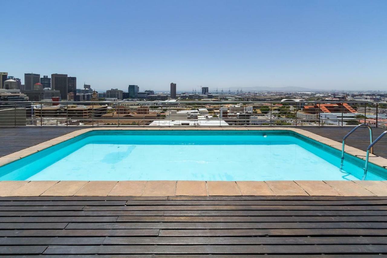 Four Seasons 1110 Apartment