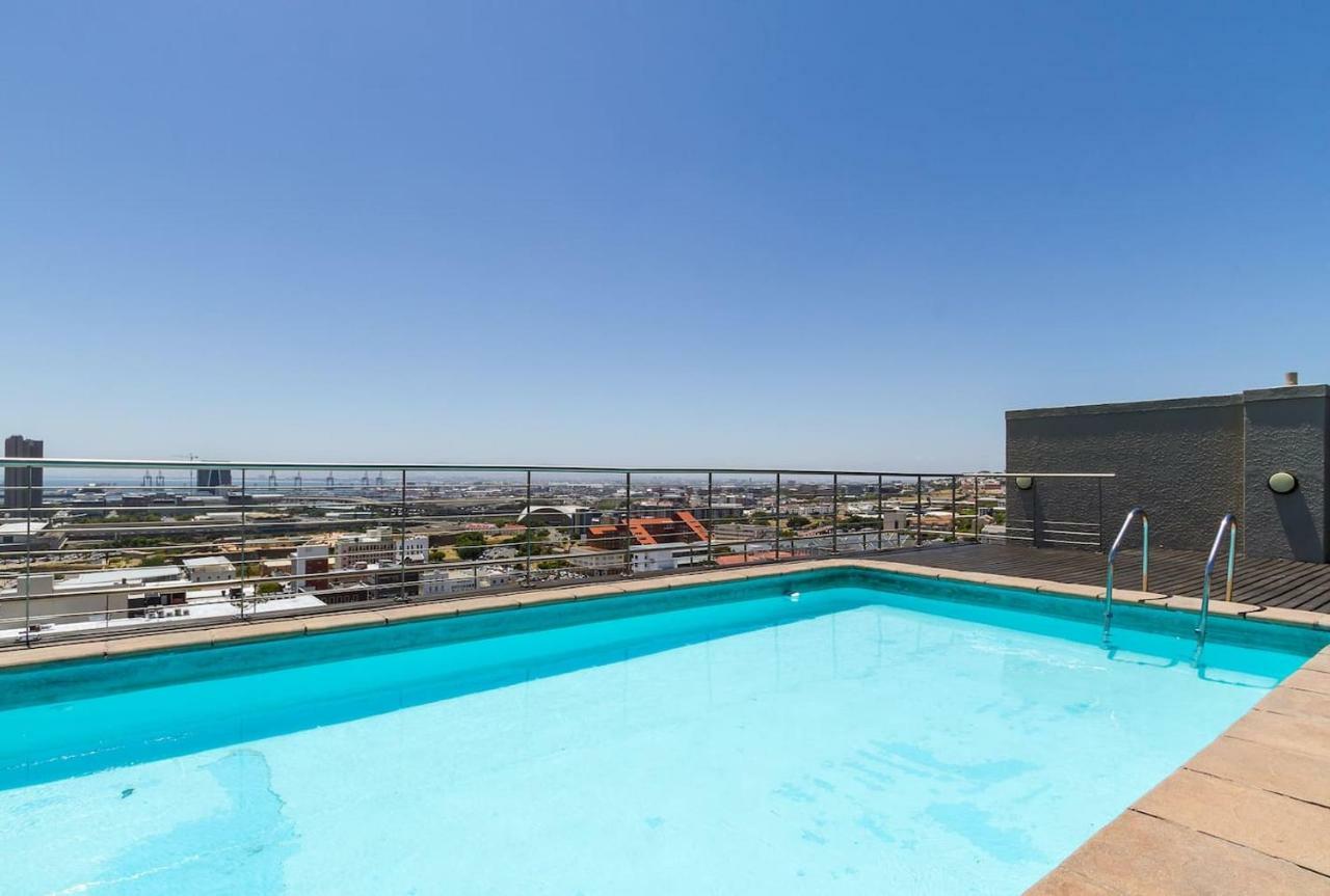 Four Seasons 1110 Apartment Cape Town